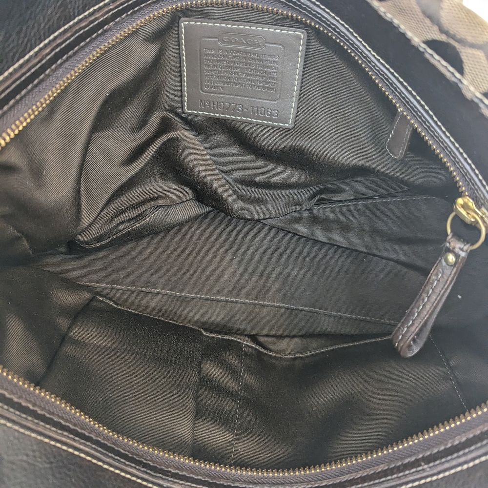 Vintage Coach Hampton turn lock tote! GUC! No tears, rips, or holes! Model 11063 - Picture 2 of 14